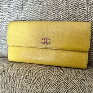 🦚HP🦚 Vintage Chanel Limited Edition Lucky Clover Zip Wallet